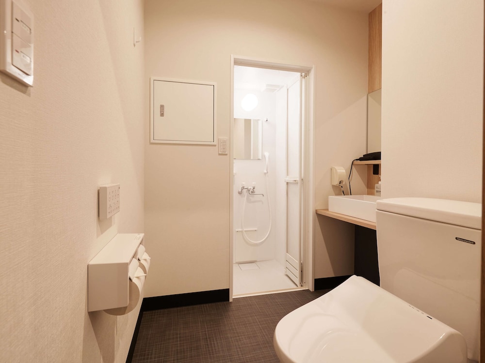 Economy Twin Room - Photo 2