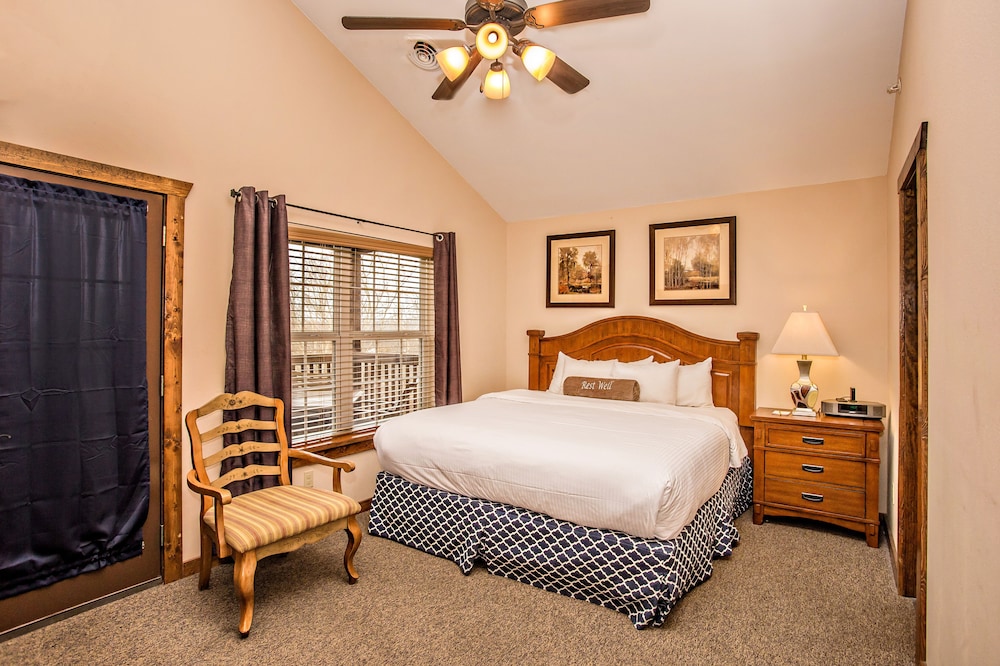 Standard Condo, 2 Bedrooms, Balcony, Mountainside photo 1