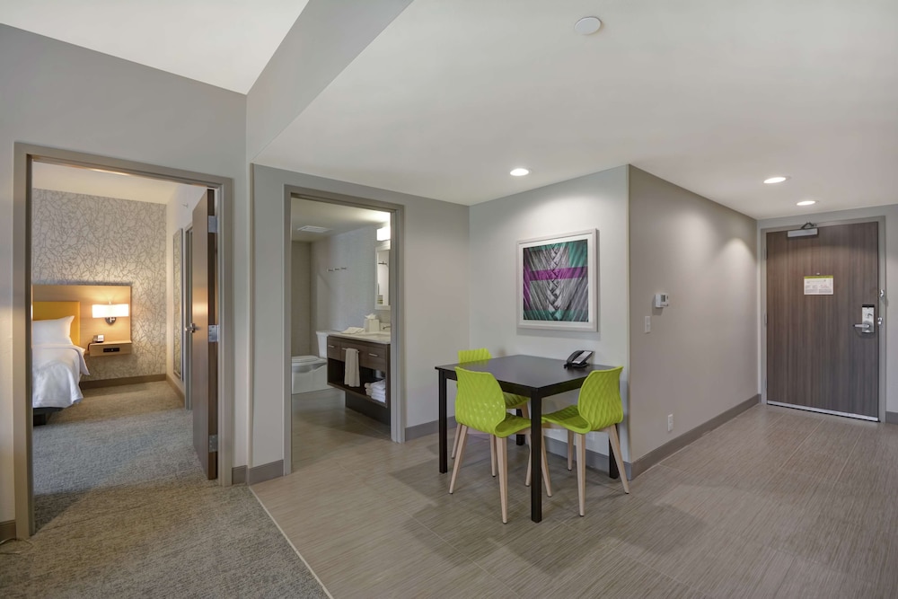 Suite, 1 King Bed, Accessible (Mobility & Hearing, Roll-in Shower)