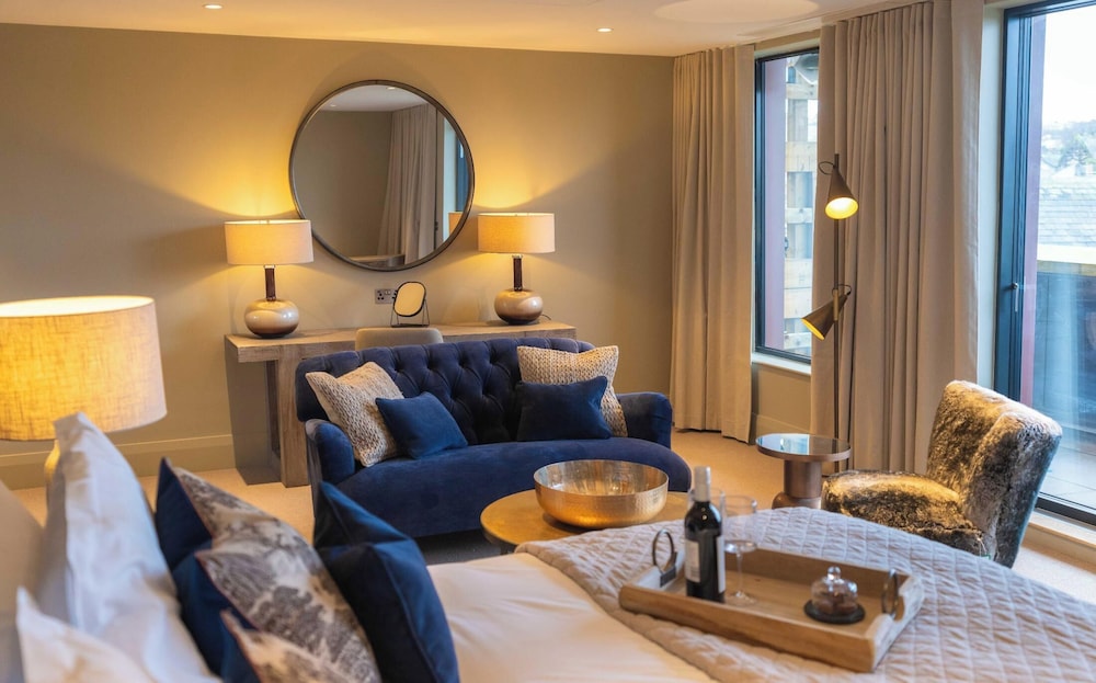 Suite, Balcony