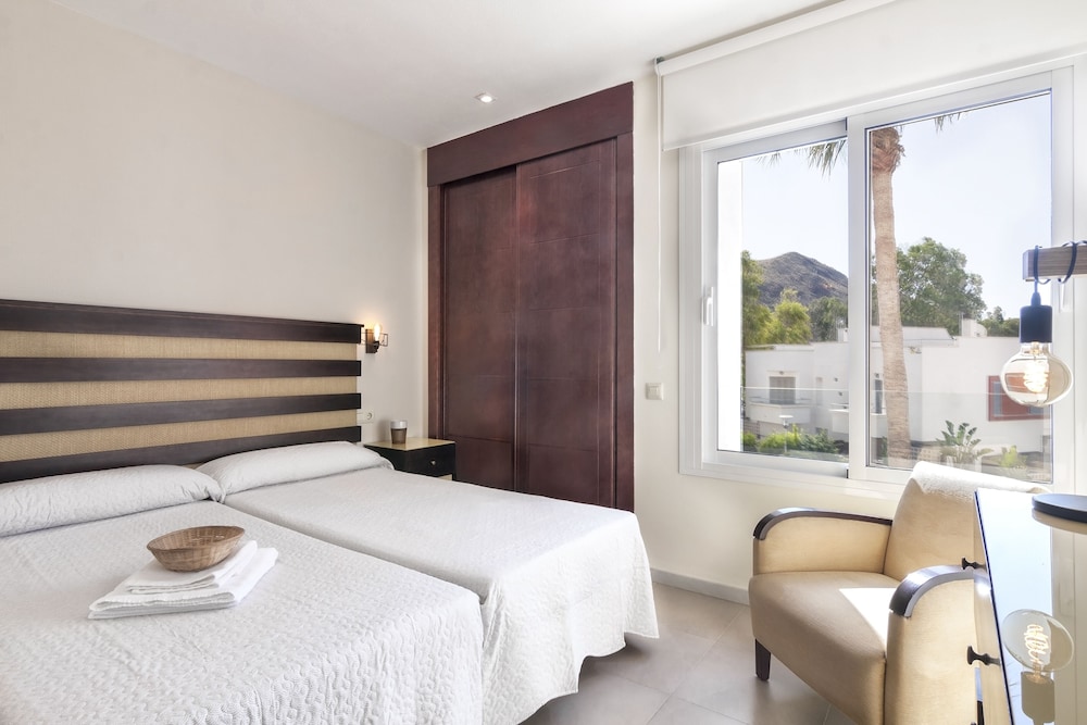 Apartamento estándar, 2 camas individuales, terraza con vista a la piscina