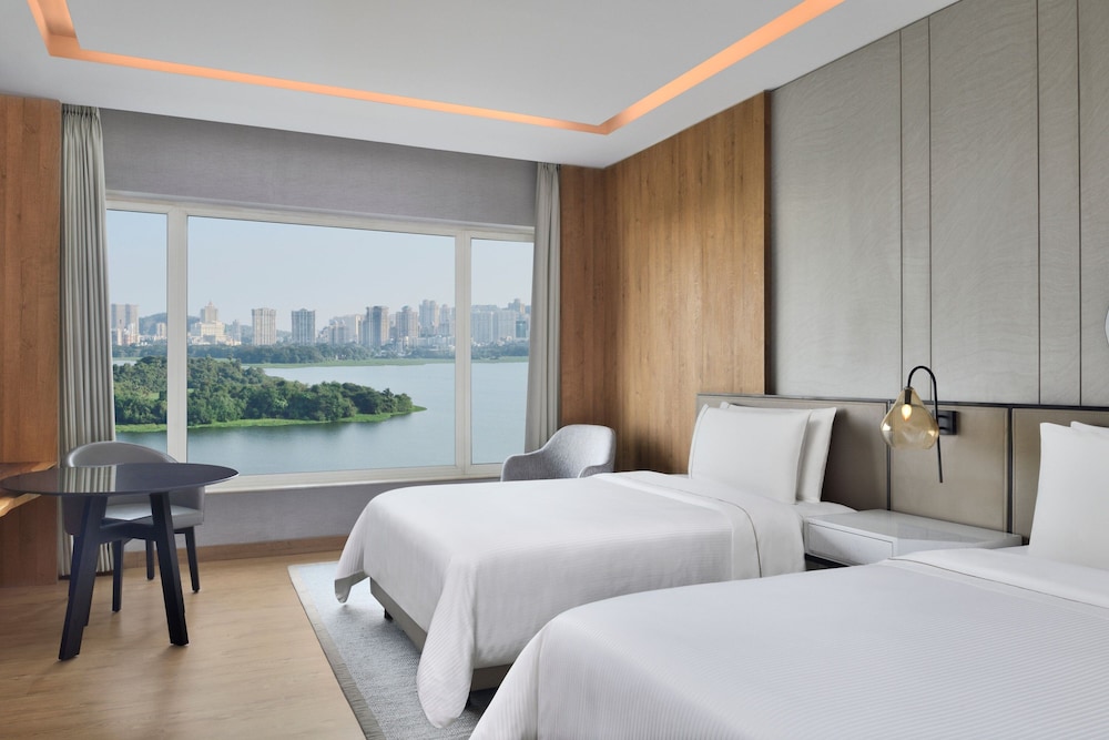 Club Room, 2 Double Beds, Lake View