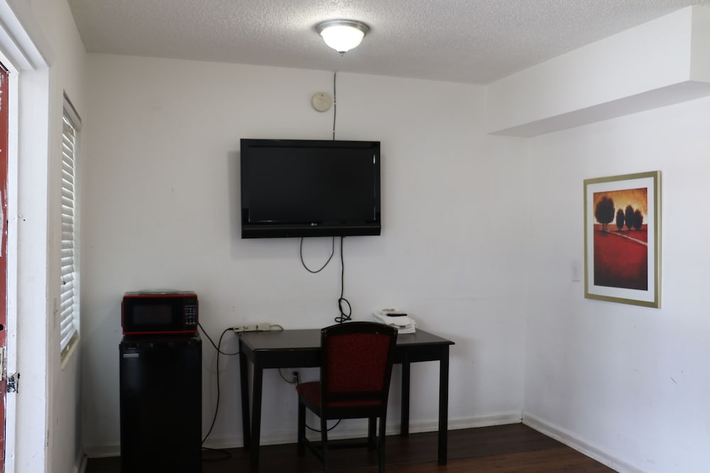 Basic Quadruple Room photo 2