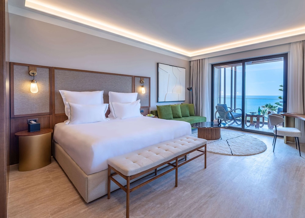 Deluxe Room, 1 King Bed, Sea View