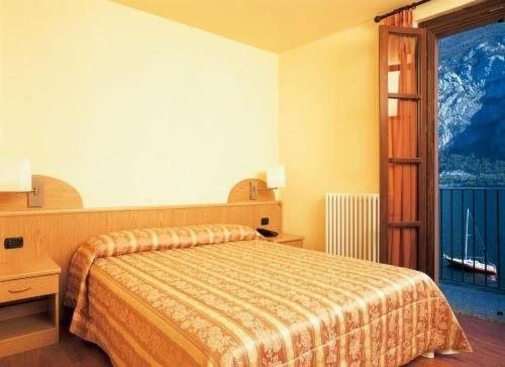 Double or Twin Room, Lake View - Photo 3