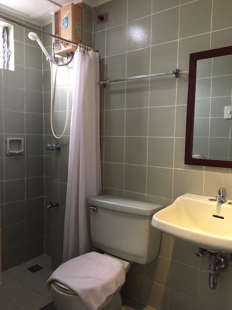 Deluxe Room, 1 Queen Bed photo 2