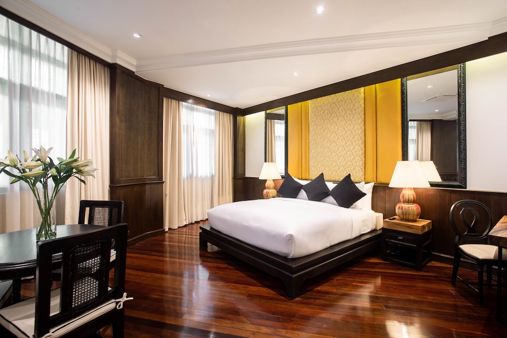 Grand Suite, 1 King Bed, Non Smoking - Photo 1