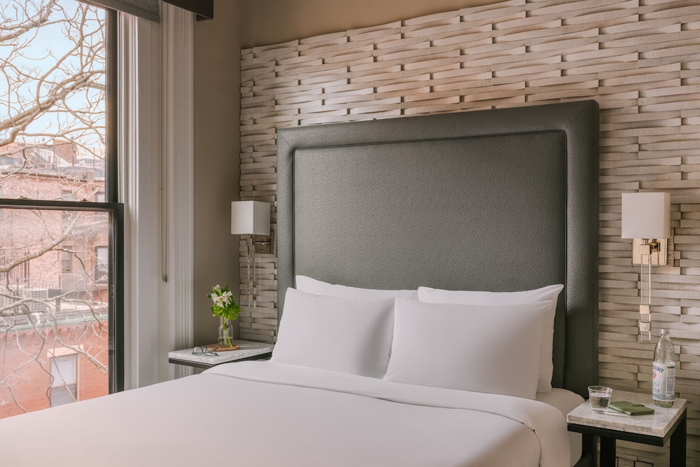 Suite, 1 Queen Bed photo 3