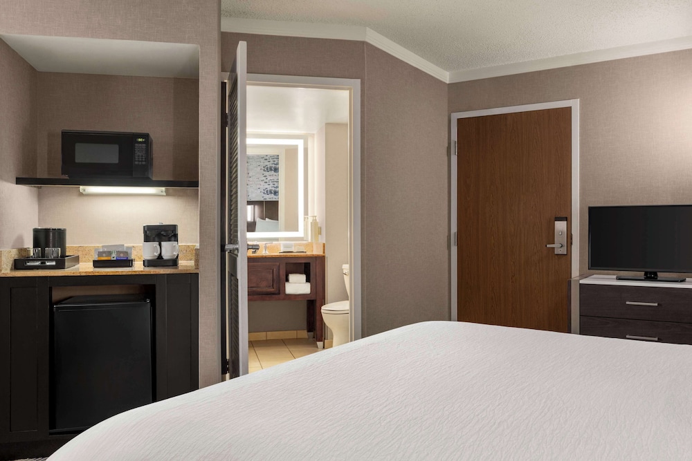 Room, 1 King Bed, Non Smoking - Photo 3