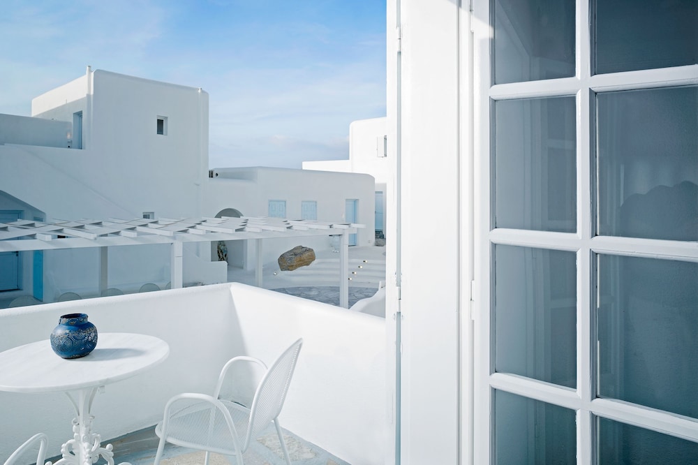 Deluxe Room, Private Pool, Partial Sea View - Photo 4