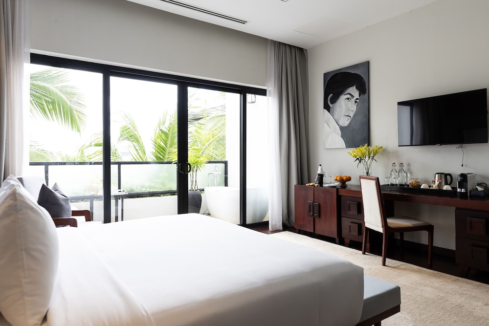 Landmark Room Free Laundry + Daily 60Min Massage + Mini Bar + Airport Pick-Up - Photo 4