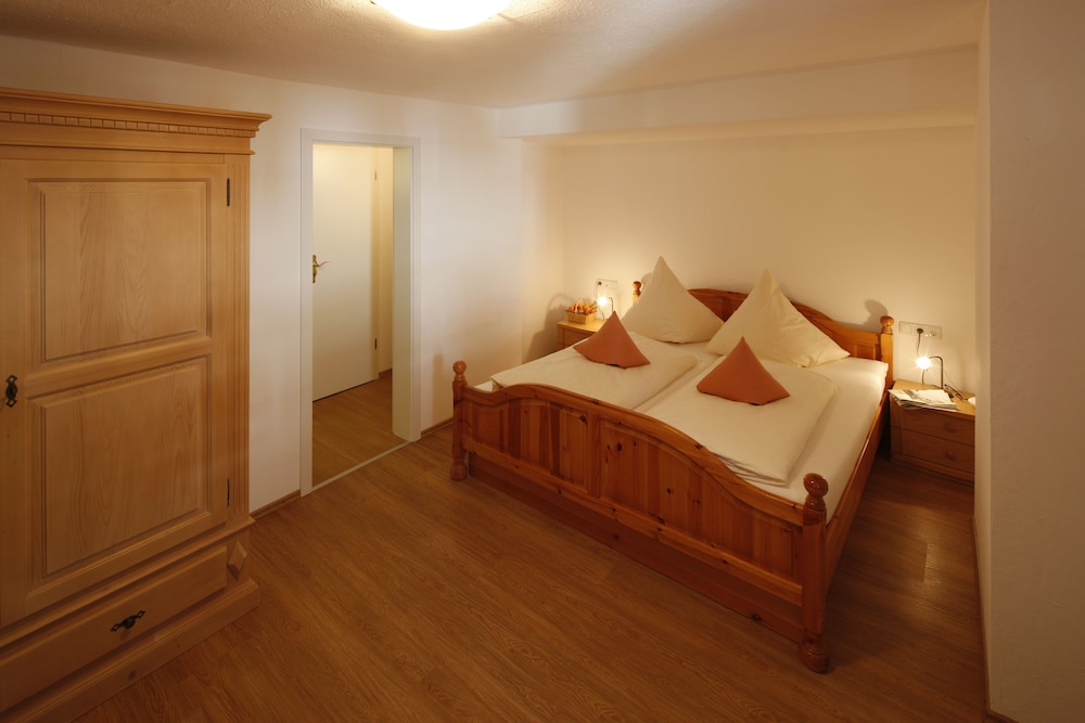 Apartment 10 photo 2