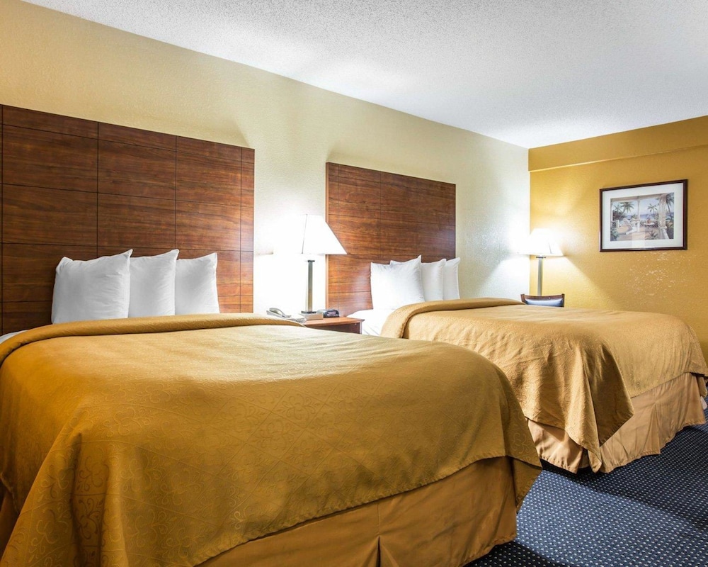 Room, 2 Queen Beds, Non Smoking photo 1
