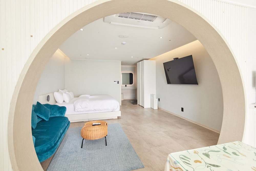 HEMIRION POOL VILLA DELUXE FAMILY (20 PYEONG) photo 2