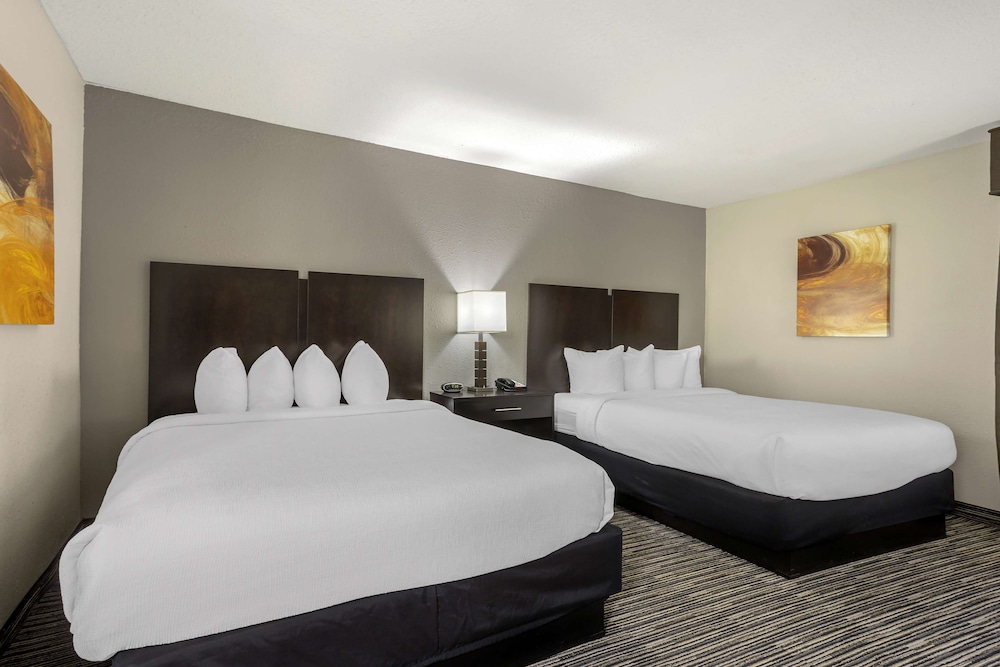 Standard Room, 2 Queen Beds, Non Smoking, Refrigerator & Microwave - Photo 3