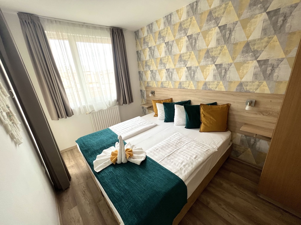 Three Bedroom Apartment - Photo 2