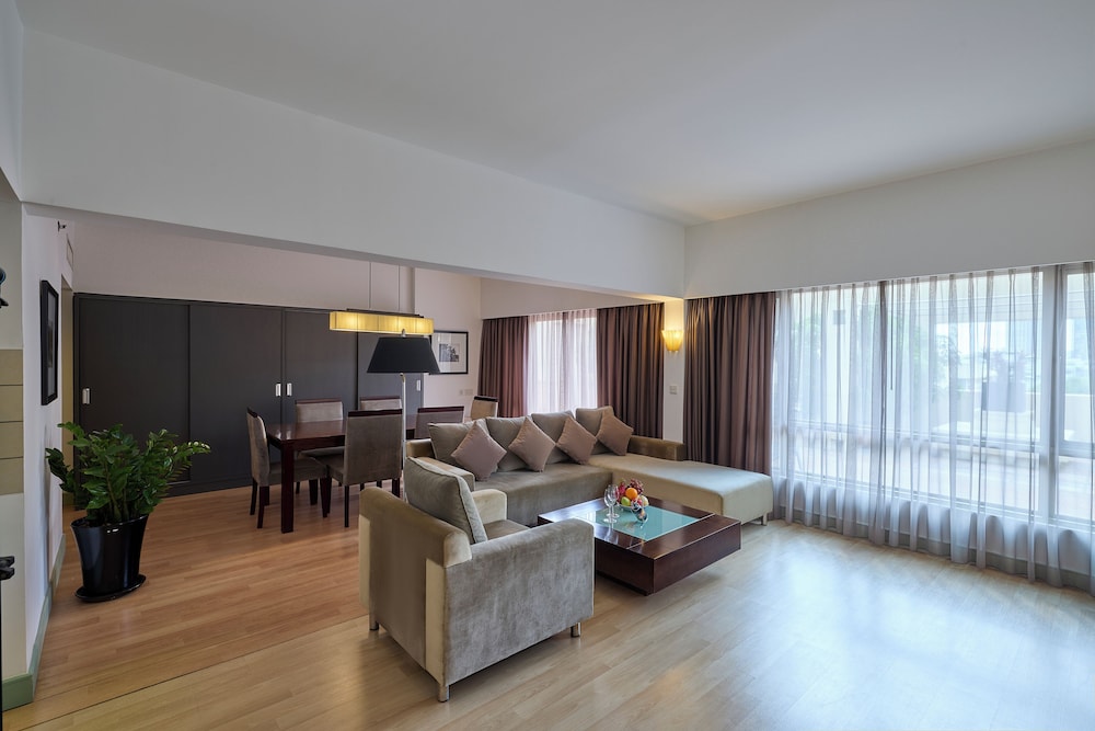 Club Suite, 1 Bedroom, City View photo 2