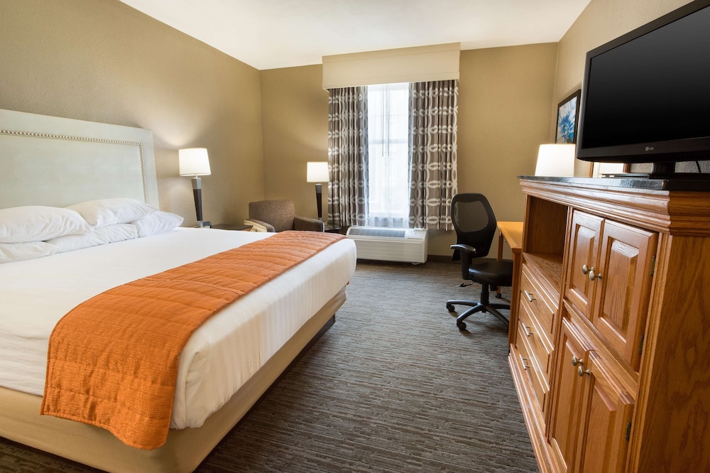 Deluxe Room, 1 King Bed, Refrigerator & Microwave (Upper Floor)