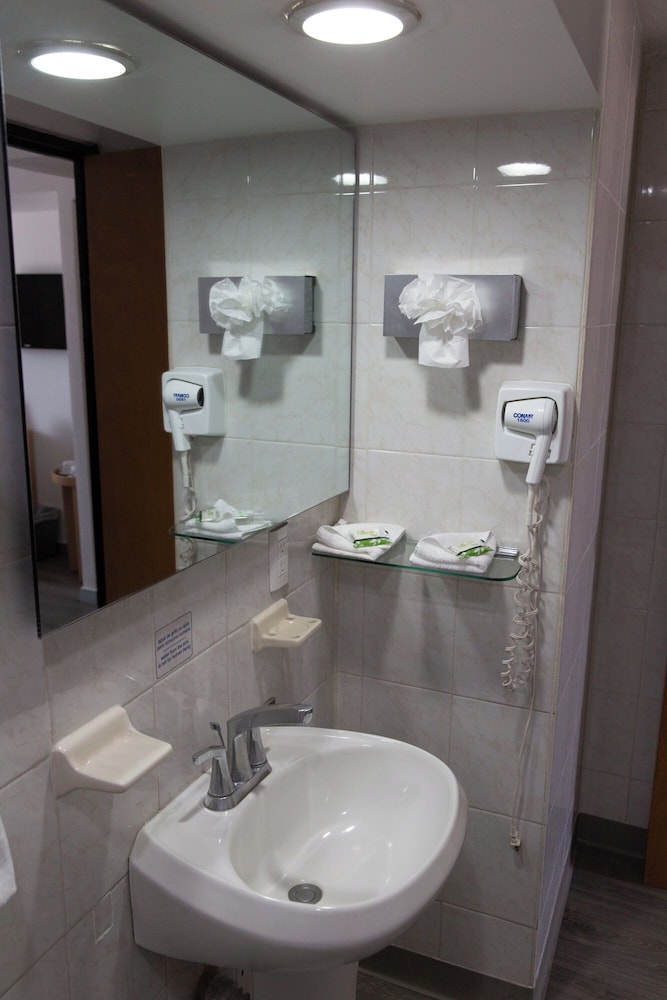 Standard Room, 2 Twin Beds, Non Smoking - Photo 10