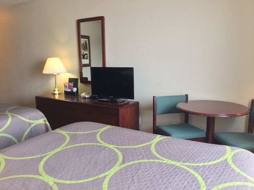 Room, 2 Queen Beds, Non Smoking - Photo 2