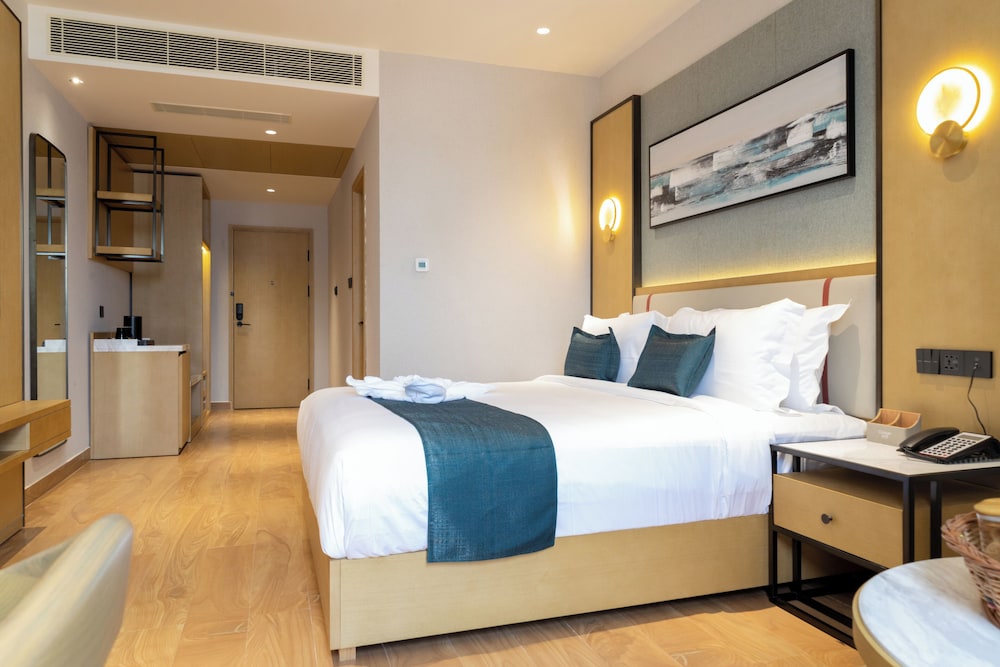 Club Room, 1 King Bed, Non Smoking, City View photo 1