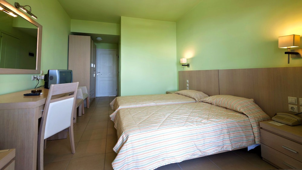Deluxe Double or Twin Room, Sea View photo 2