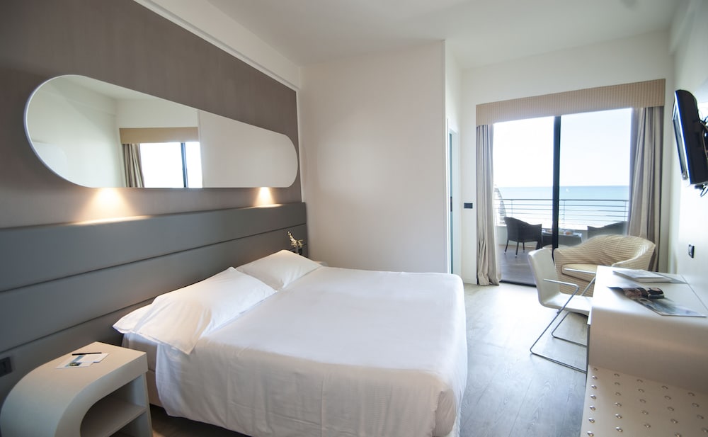 Superior Double or Twin Room photo 3