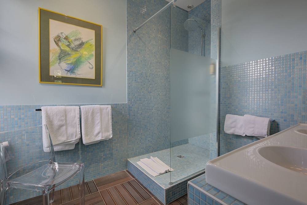 Suite MONTRAVEL photo 2