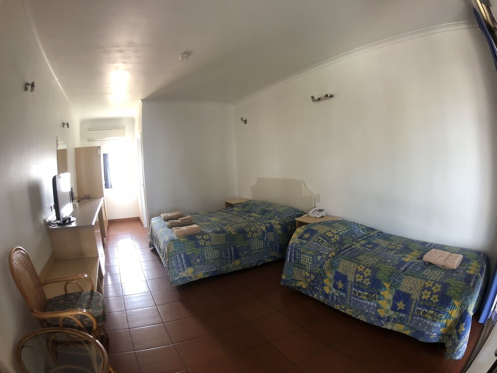 Standard Room, Non Smoking (Standard Twin deal) photo 3