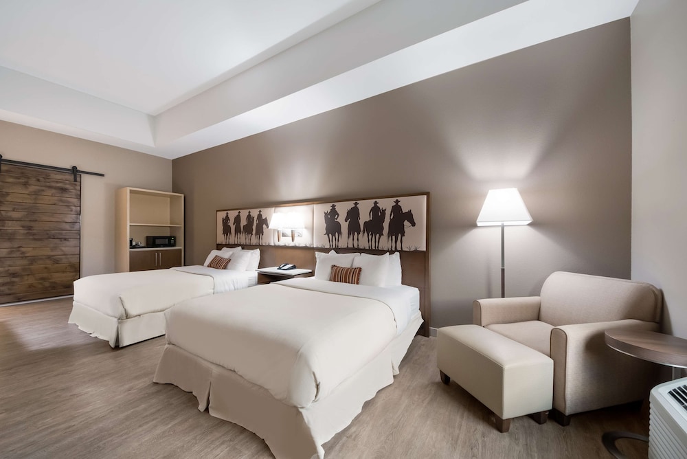 Suite, 2 Queen Beds, Accessible, Refrigerator & Microwave - Photo 1