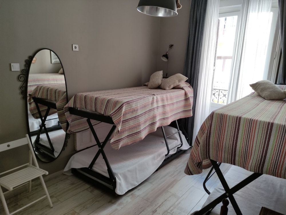 Quadruple Room, Multiple Beds photo 3
