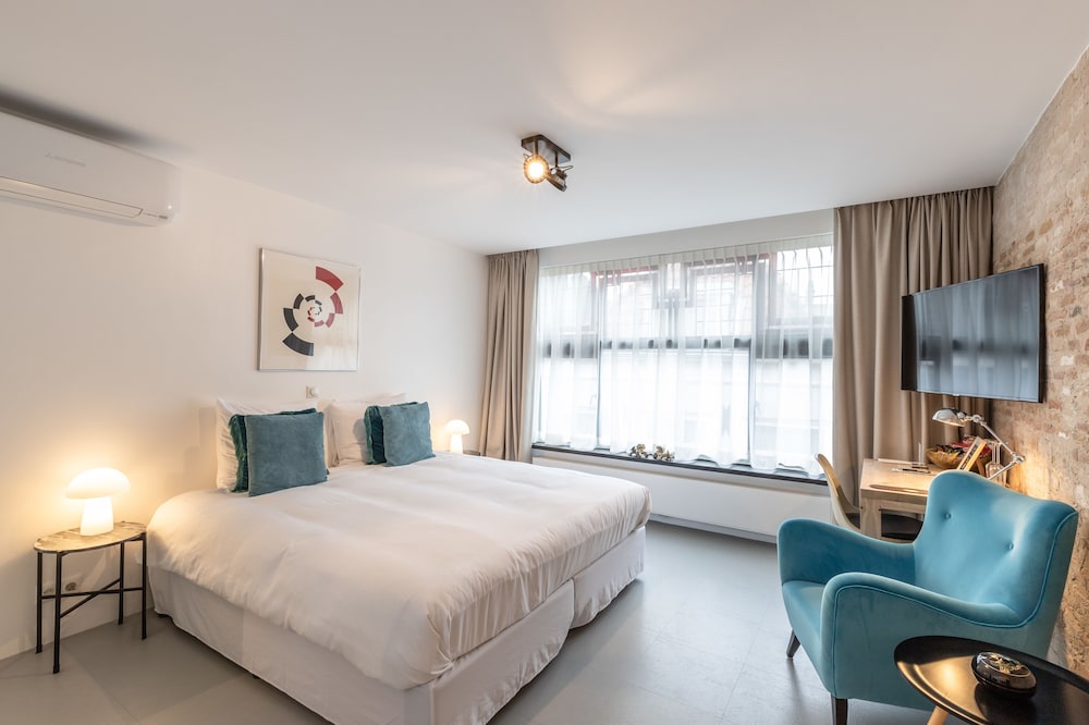 Basic Room, 1 Queen Bed photo 2