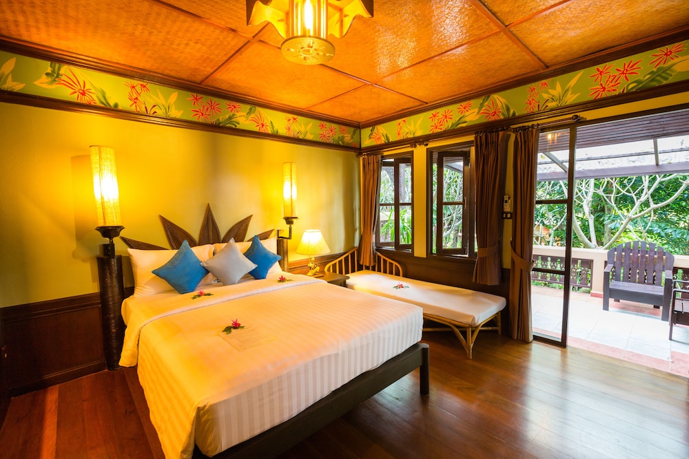 Superior Bungalow - Photo 3