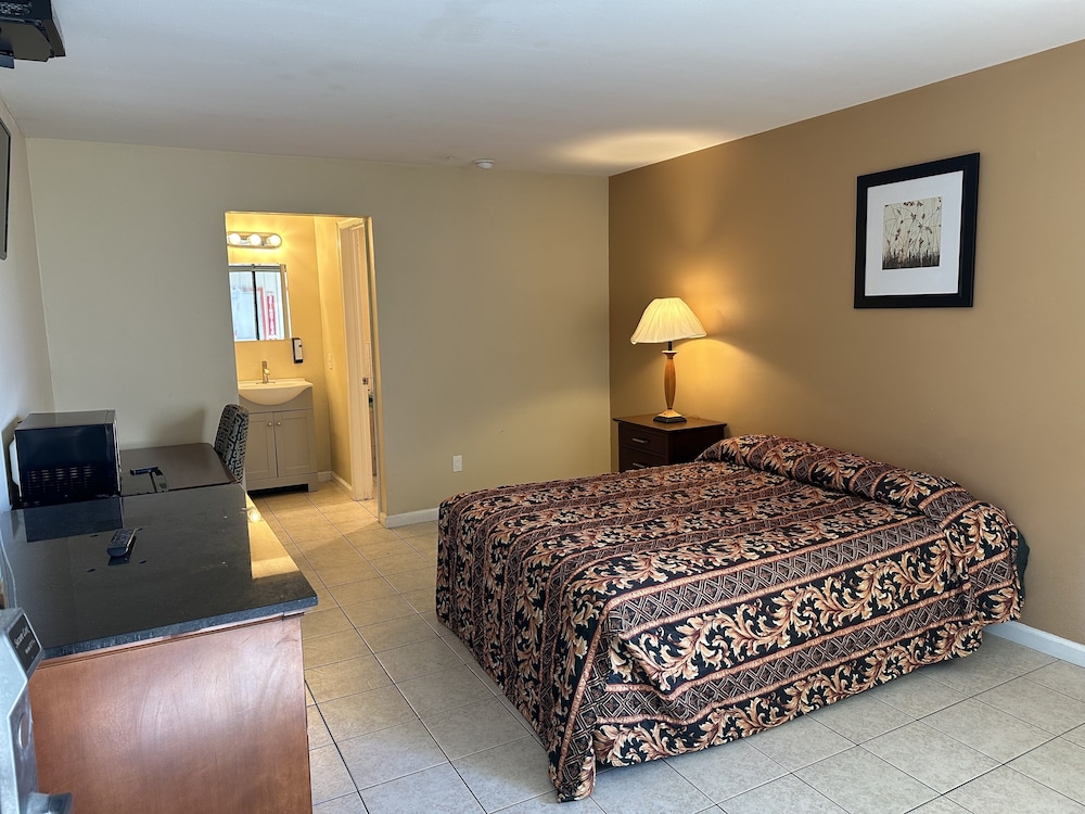 Superior Room, 1 Queen Bed - Photo 12