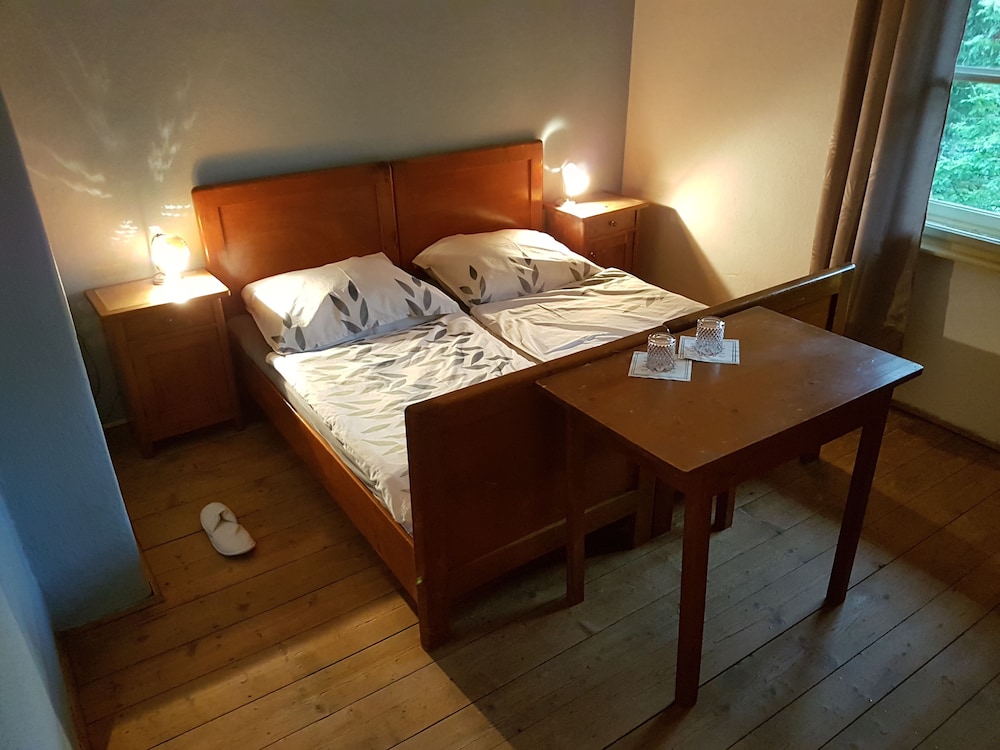 Traditional Single Room, 1 Twin Bed, Shared Bathroom, Garden View photo 3