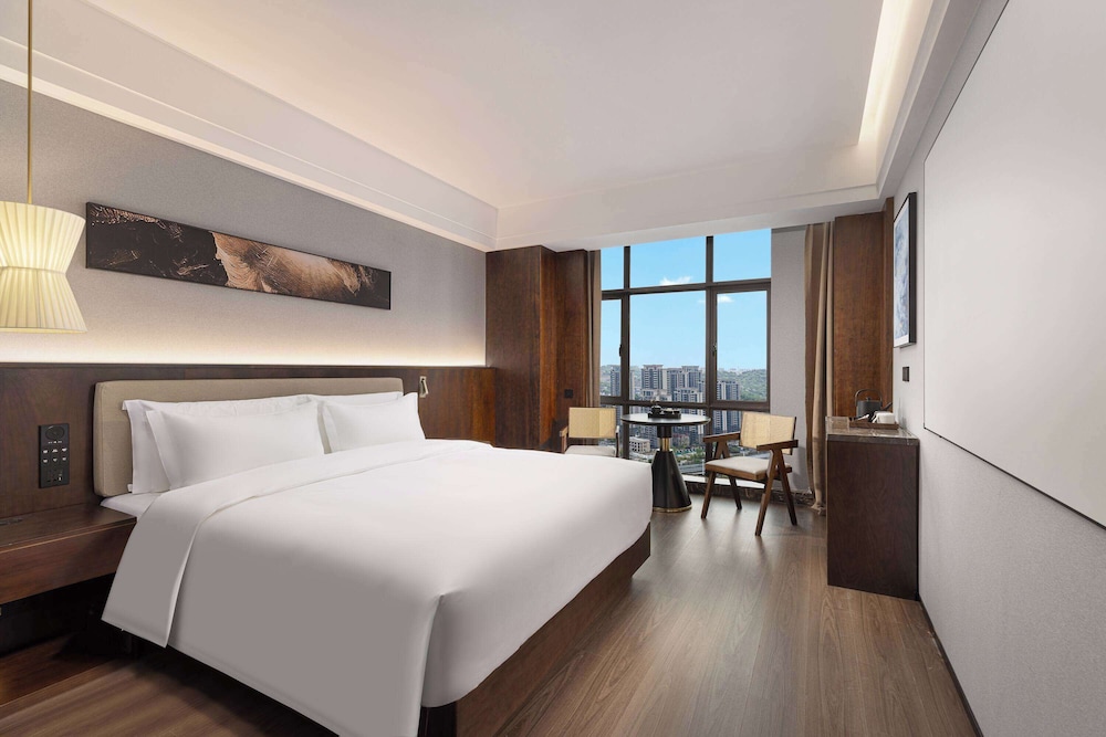 Standard Room, 1 King Bed, Non Smoking photo 1