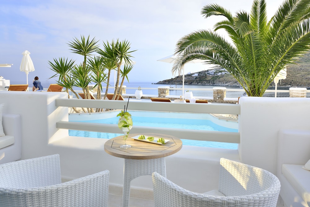 Elegant Suite, Sea View With Private Pool