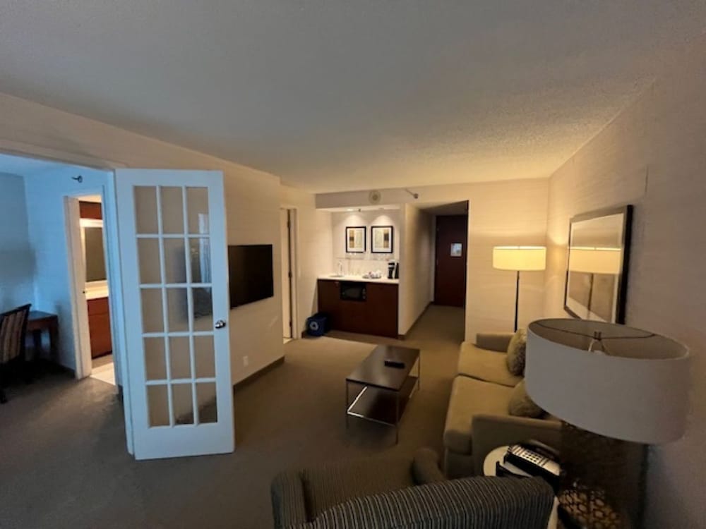 Deluxe Suite, Multiple Beds - Photo 11