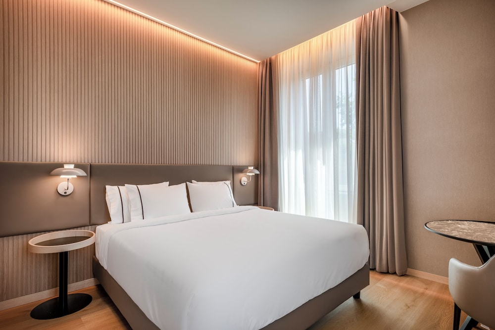 Superior Room, 1 King Bed, Terrace photo 2