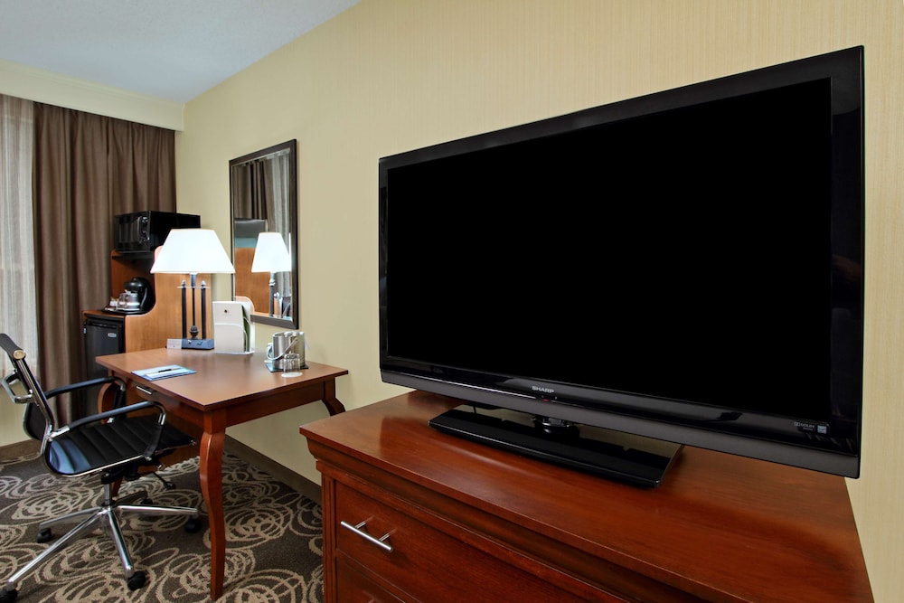 Suite, 1 King Bed, Non Smoking - Photo 2
