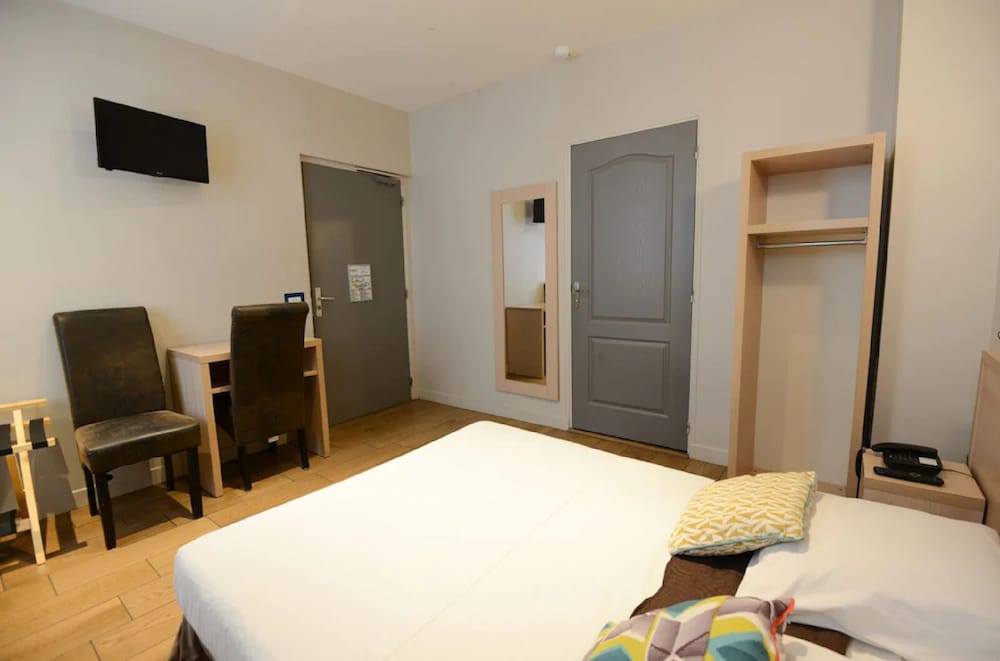 Single Room (douche et toilettes sur palier) photo 3
