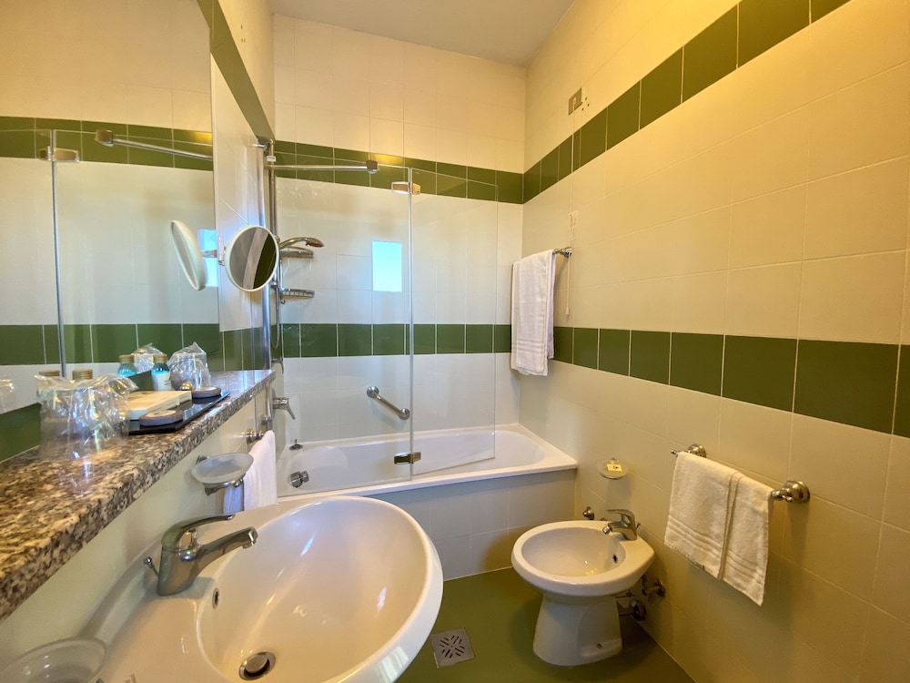 Triple Room, Balcony, Partial Sea View photo 2