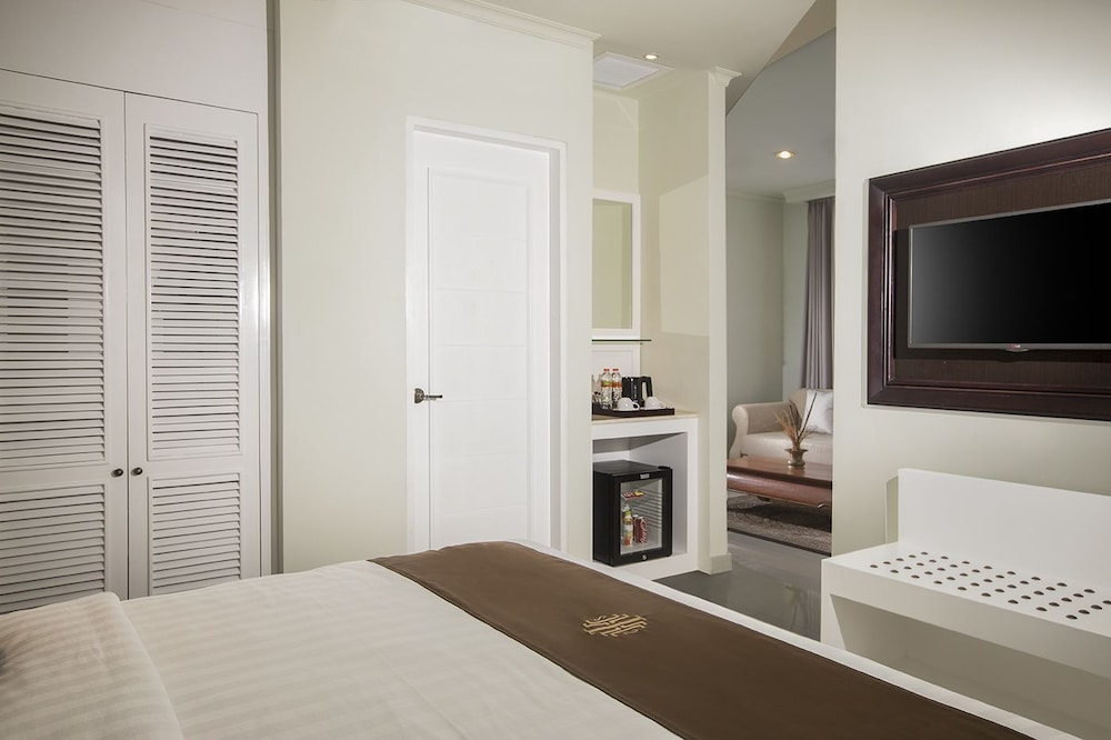 Family Room photo 2