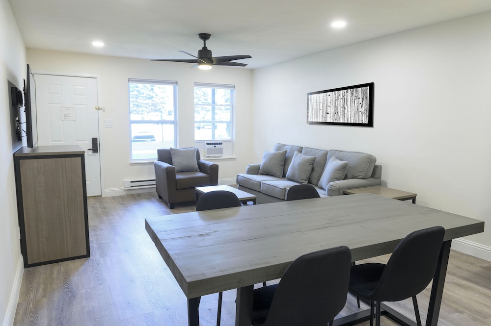 Suite, 1 Bedroom - Photo 12