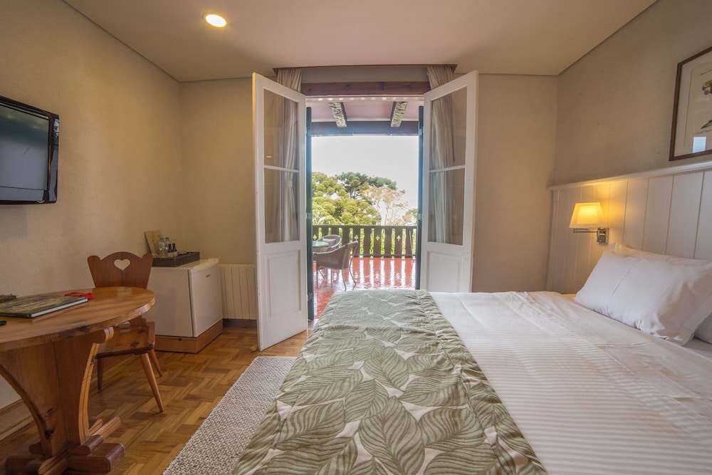 Partial Panoramic View Apartment - Photo 2