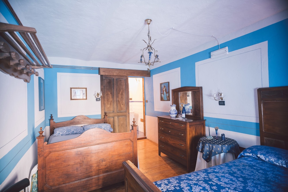 Design Quadruple Room, Balcony, River View (Blue) photo 1