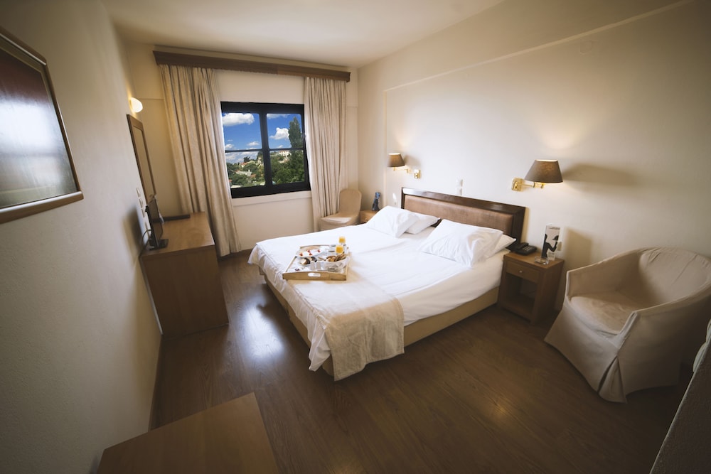 Classic Double Room With Window and Portaria View