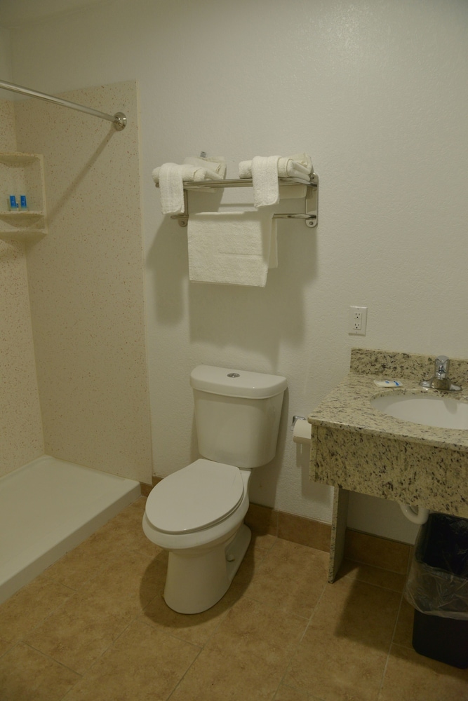 Suite, Multiple Beds, Non Smoking - Photo 6