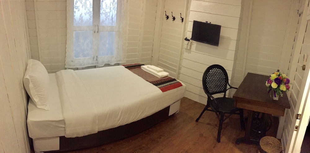 Single Room (shared Bathroom) photo 2