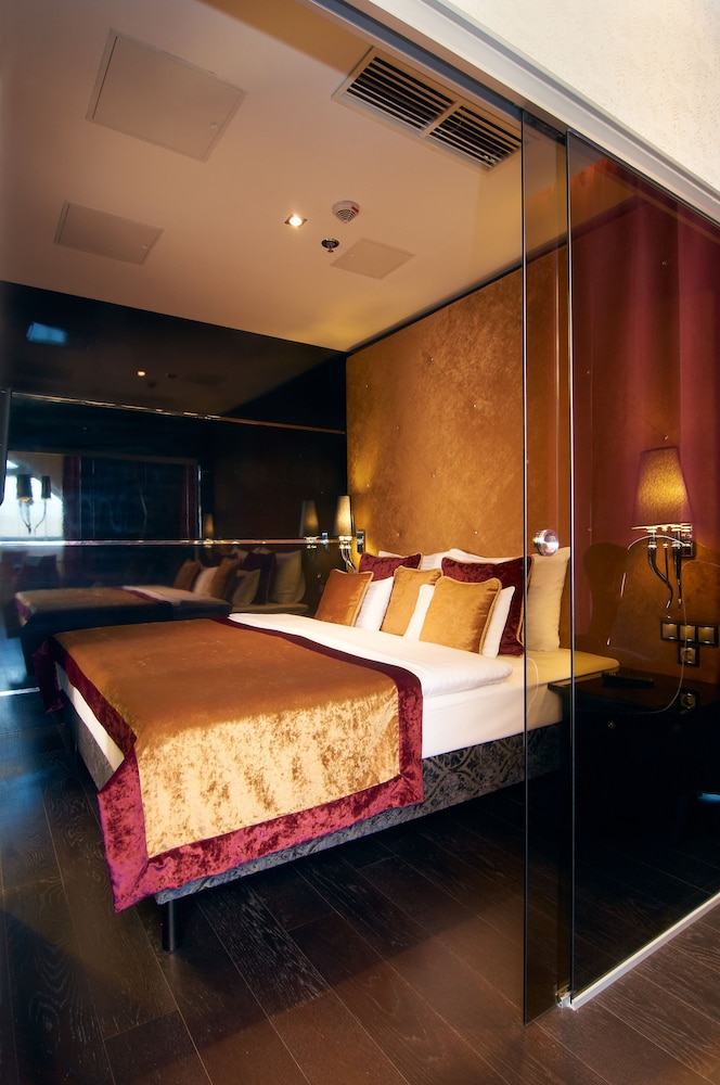 Luxury Suite, 1 Bedroom, Hot Tub - Photo 3